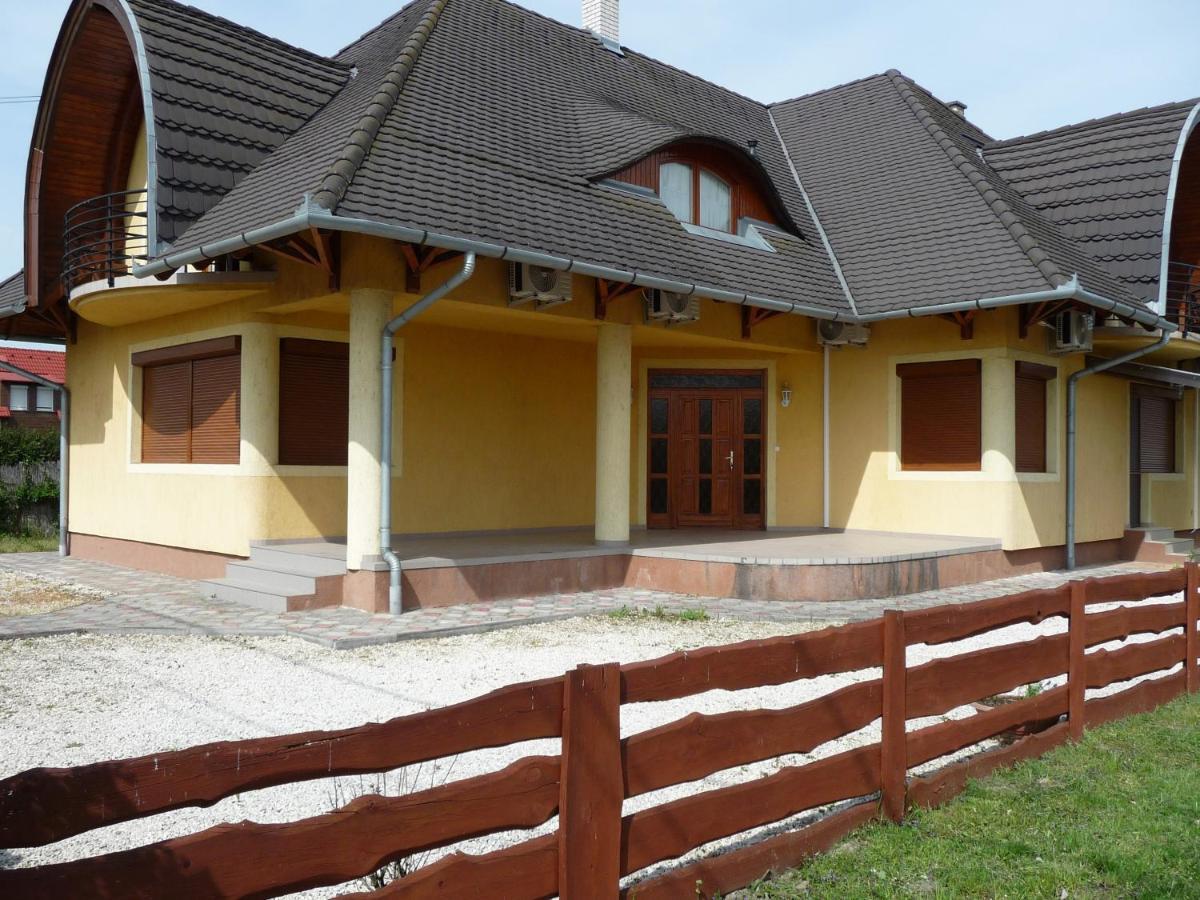 Nádas Társasház Balatonlelle Exterior foto