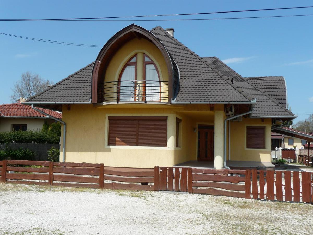 Nádas Társasház Balatonlelle Exterior foto