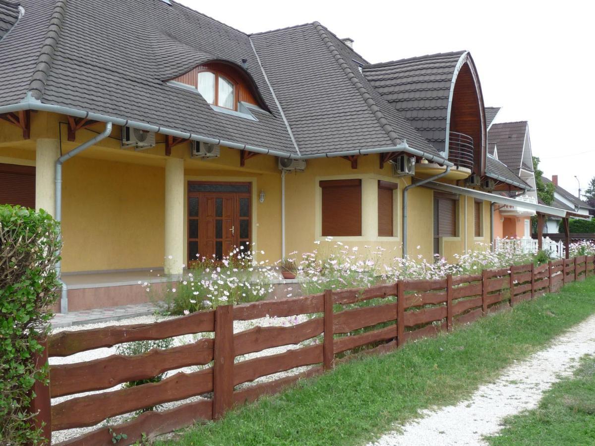 Nádas Társasház Balatonlelle Exterior foto