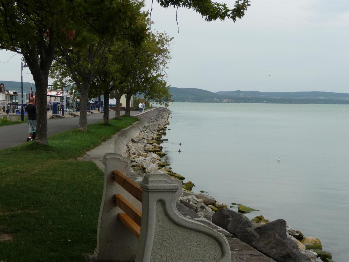 Nádas Társasház Balatonlelle Exterior foto
