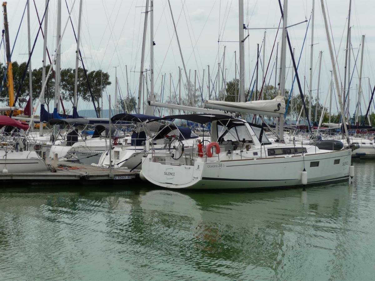 Nádas Társasház Balatonlelle Exterior foto
