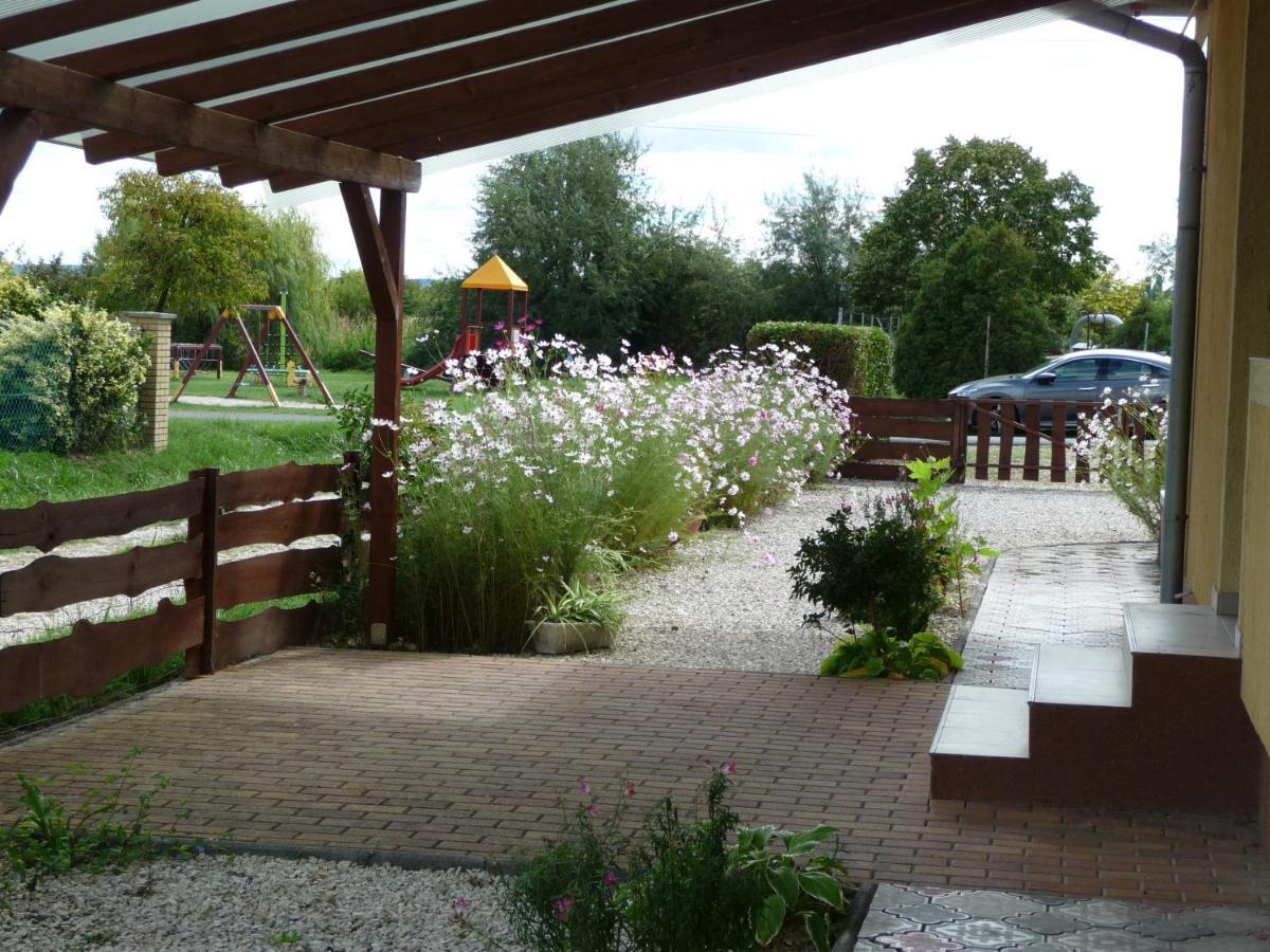 Nádas Társasház Balatonlelle Exterior foto